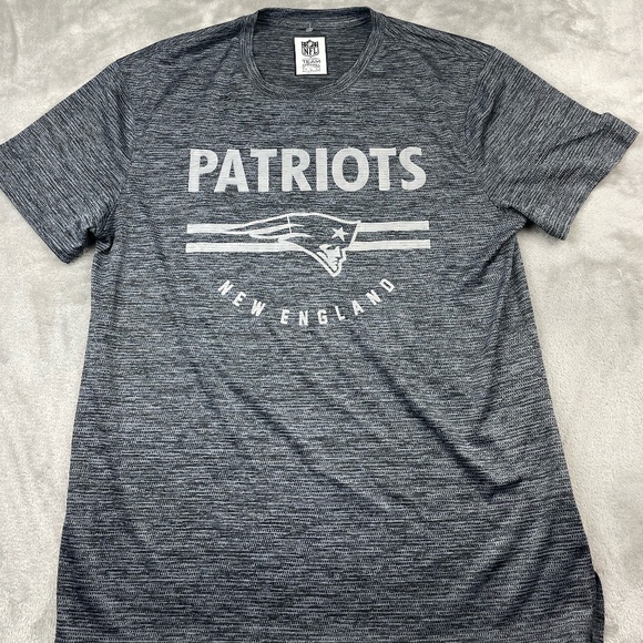 NFL Team Apparel New England Patriots Active Wear Short Sleeve Tee Shirt Men's L - Picture 1 of 6